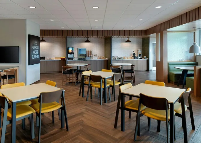 Fairfield By Marriott & Southwest Hotel *